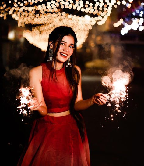 Happy Diwali Dp, Diwali Photography Ideas, Diwali Dp, Birthday Photoshoot Ideas Boys, Special Aesthetic, Aesthetic Status, Diwali Photography, Rajasthani Dress, Diwali Photos