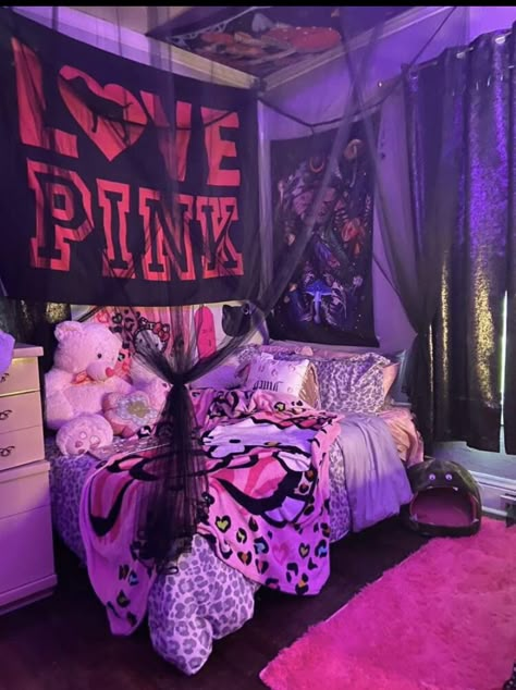 Room Idea Y2k, Rooms Y2k, Trashy Y2k Bedroom Decor, Bedroom Ideas Y2k Baddie, Y2k Room Inspiration, 2000 Room Ideas, Trashy Bedroom, Bratz Bedroom Aesthetic, 2000 Bedroom