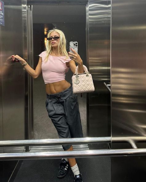 Lady Dior My Abcdior Bag, Capri Outfits, Streetwear Inspo, Capri Shorts, Wide Leg Shorts, Adidas Samba Og, Small Lady, Jaded London, Adidas Samba