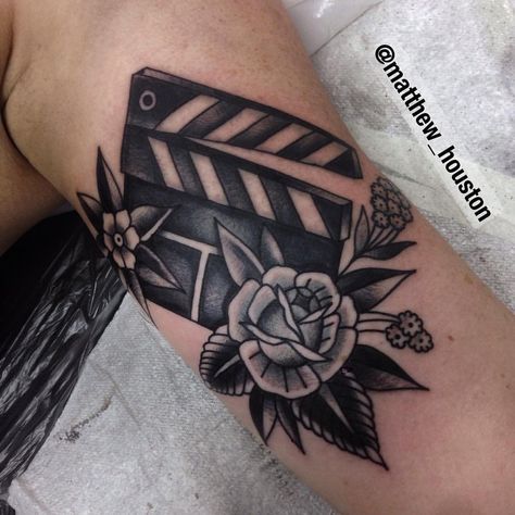 Clapperboard Tattoo, Rose Traditional Tattoo, Camera Tattoo Design, Black Movies, Clapper Board, Camera Tattoos, Tattoo Music, Mouse Tattoos, Movie Tattoos