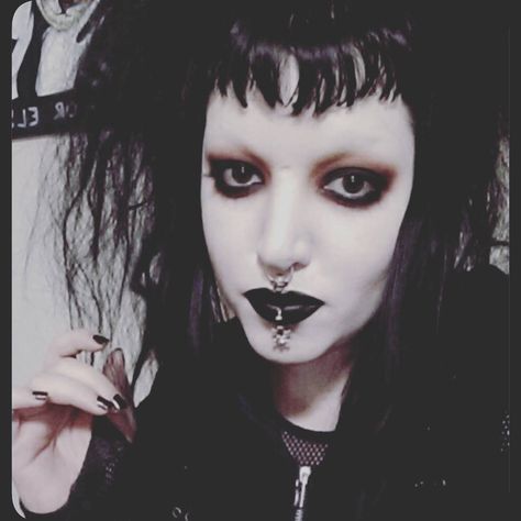 Drac Makens, Modern Goth, White Goth, Alt Makeup, Painted Ladies, Goth Women, Goth Beauty, Edgy Makeup, Gothic Makeup