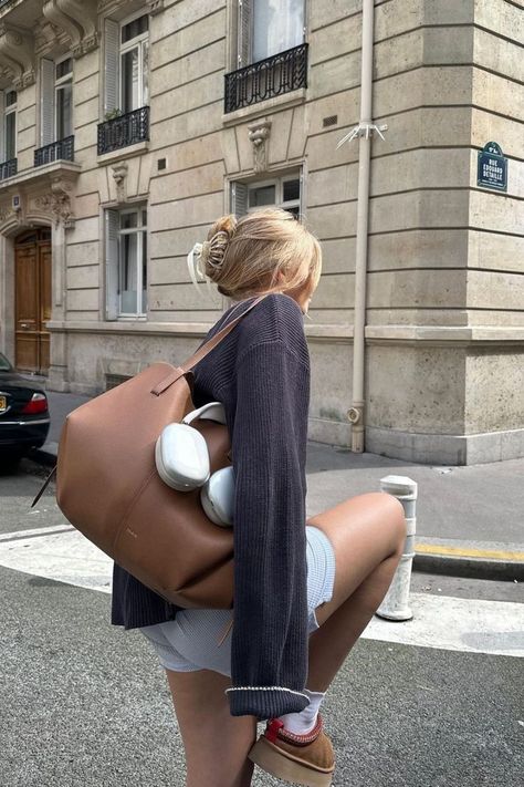 polene bag Cyme Mini, Polene Bag, Tote Bag Outfit, Uni Bag, Winter Girl, Amazon Link, Uni Outfits, Brown Bag, Stockholm Fashion