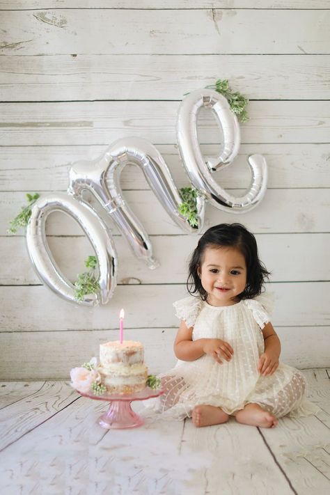 First Birthday Photoshoot, Bday Pics, Baby Birthday Photoshoot, 1st Birthday Party For Girls, 1st Birthday Pictures, 1st Birthday Photoshoot, First Birthday Pictures, Girl Birthday Decorations