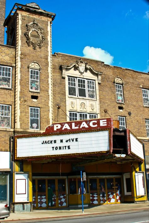 Abandoned Cinema, Band Manager, Abandoned Palace, Derilict Buildings, Abandoned Structures, Abandoned Train Station, Abandoned Architecture, Farm Show, Abandonment Issues