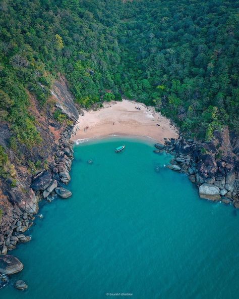 12.2k Likes, 74 Comments - Tripoto (@tripotocommunity) on Instagram: “Secret escapades to the Butterfly Beach | 📸 by @saoorabh ⠀ ⠀⠀⠀ ⠀⠀⠀ Tripoto recommends you to avoid…” Butterfly Beach Goa, Goa Photography, Palolem Beach, Butterfly Beach, South Goa, Secret Beach, Picture Credit, Beach Aesthetic, The Butterfly