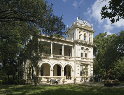 New Orleans Style of Interior Decorating Italianate House, Italianate Architecture, Greek Revival Architecture, New York Landscape, Mission Style Homes, Queen Anne House, Italian Farmhouse, Mediterranean Architecture, British Colonial Style