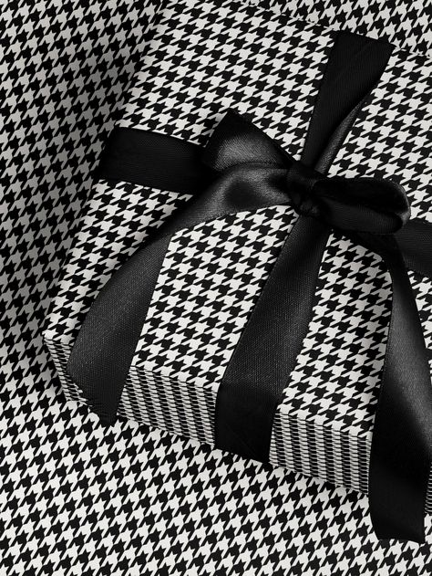 "This vintage houndstooth gift wrap paper is a stylish choice for college graduation gifts, perfect for him or her. It adds a touch of sophistication to any present, making it an elegant addition to your wrapping supplies. 𝐌𝐚𝐭𝐞𝐫𝐢𝐚𝐥𝐬 ----------------------- All wrapping paper is printed in full color. Matte is printed on a 24# coated bond paper and gloss is 185 gsm. 𝐒𝐢𝐳𝐞𝐬 𝐀𝐯𝐚𝐢𝐥𝐚𝐛𝐥𝐞 ------------------------- 30\" x 72\" 30\" x 180\" 𝐇𝐨𝐰 𝐭𝐨 𝐎𝐫𝐝𝐞𝐫 ------------------- Plaid Gift Wrapping, Vintage Houndstooth, Woven Blankets, Gift Wrap Paper, Paper Wrapping, Vintage Wrapping Paper, Birthday Wrapping Paper, College Graduation Gifts, Paper Vintage