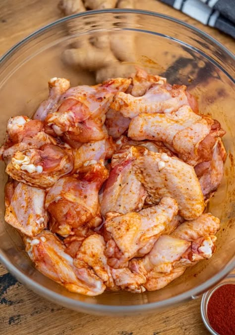 Honey Garlic Chicken Wings [Video] - Sweet and Savory Meals Garlic Chicken Wings Recipe, Honey Garlic Wings, Honey Garlic Chicken Wings, Chicken Wing Recipes Baked, Garlic Chicken Wings, Aesthetic Health, Tattoo Health, Baked Chicken Wings, Chicken Wing