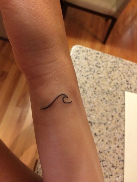 Wave tattoo, wrist tattoo, small tattoo Wave Tattoo Wrist, Hanna Tattoo, Wrist Tattoos Girls, Small Henna, Side Wrist Tattoos, Small Wave Tattoo, Tattoo Cover, Cool Wrist Tattoos, Small Tattoo