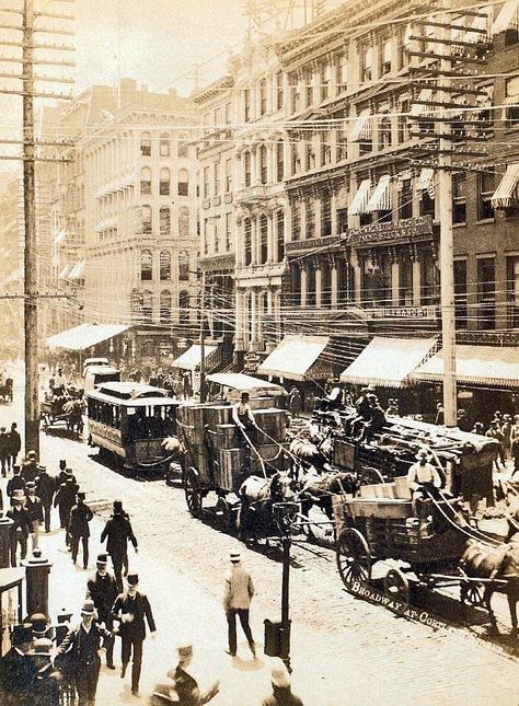 Broadway and Cortland Street, ca 1880. Via NYPL. 1800s America, 1900s New York, World Map Picture, Nyc 1800s, Vintage Photography 1920 New York City, Nyc History, New York 1900 Historical Photos, New York Architecture, Grand Central Terminal