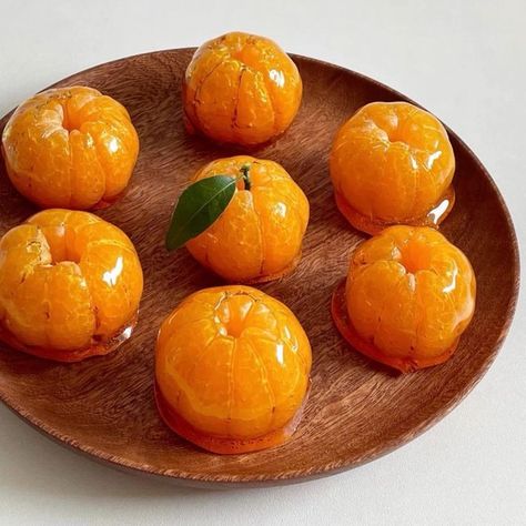 Chinese New Year Dessert Ideas, Orange Tanghulu, Cny Dessert, Chinese New Year Aesthetic, Chinese New Year Snacks, Lunar New Year Recipes, Cny Snacks, Chinese New Year Desserts, Chinese Theme Parties