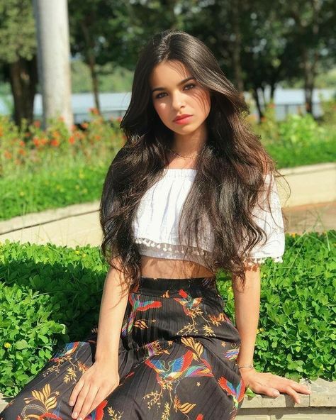 Girls Western Dresses, Chica Cool, Disney Princess Fashion, Beautiful Casual Dresses, Turkish Women Beautiful, Selfie Poses Instagram, Photography Posing Guide, Looks Party, Long Hair Girl