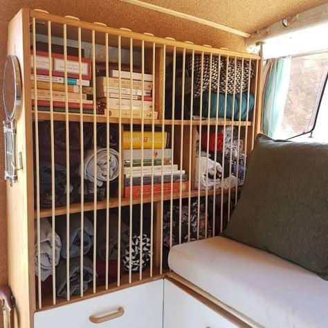 Combi Hippie, Kangoo Camper, Camper Redo, Kombi Motorhome, Camping Vintage, Van Storage, Camping Diy, Camper Organization, Camper Hacks