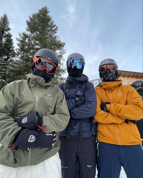 Ski Steeze, Ski Aesthetic Outfits, Cool Snowboarding Outfit, Ski Outfit Aesthetic, Skiing Aesthetic Outfits, Snowboard Aesthetic, Snowboarding Aesthetic, Ski Fits, Ski Fit