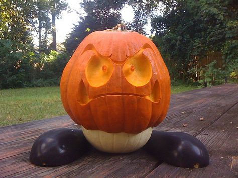 Now that's how you carve a pumpkin! Super Mario Goomba pumpkin carving by Jamie Margary via Flickr Mario Pumpkin, Super Mario Halloween, Halloween Pumpkin Carvings, Awesome Pumpkin Carvings, Mario Halloween, Halloween Costume Pumpkin, Video Game Crafts, Halloween Pumpkin Ideas, Carve A Pumpkin