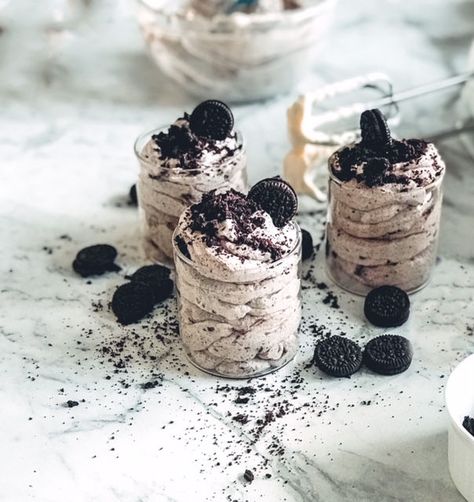 3 Ingredient Oreo Dessert, Mini Oreo Dessert Cups, Oreo Parfait Cups, Oreo Mouse Cup, Oreo Mousse Dessert, Oreo Mousse Cups, Oreo Food Ideas, Oreo Pudding Cups, Quick Oreo Desserts