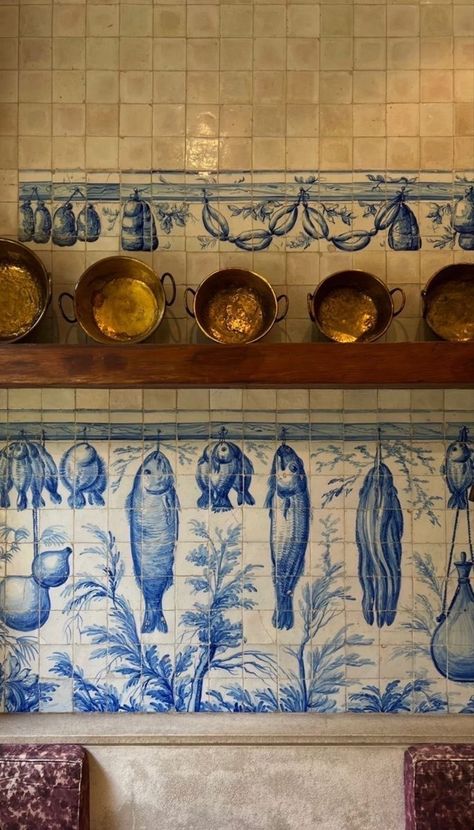 Portuguese Inspired Kitchen, Portuguese Tile Backsplash, Portuguese Style Home, Portuguese Tiles Bathroom, Portuguese Mosaic, Azores Aesthetic, Portuguese Tiles Kitchen, Portuguese Interior Design, Portuguese House