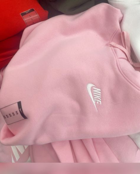 Pink Nike Hoodie, Nike Sportswear Club Fleece, Cute Nike Outfits, Casual Preppy Outfits, Fits Clothes, Pink Nike, Cute Preppy Outfits, Cute Nikes, Pink Nikes