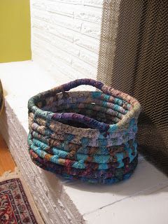 Make Rope Basket, Large Rope Basket, Rope Baskets Diy Tutorials, Rope Basket Tutorial, Coiled Fabric Bowl, Scrap Basket, Fabric Rope, Fabric Basket Tutorial, Rope Bowls