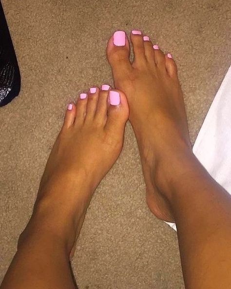 Candy Coat on Instagram: “💗👣” Pink Toe Nails, Toe Nail Color, Pretty Toe Nails, Pink Toes, Cute Toe Nails, Summer Toe Nails, Toe Nail Designs, Pink Nail, Toe Nail Art