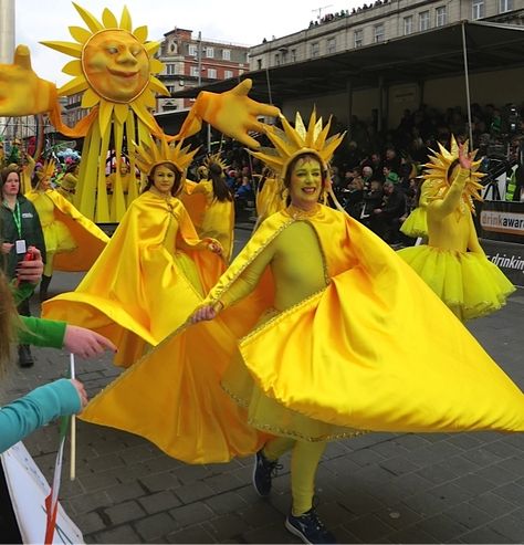 St Patrick's Day parade 2015. Photo by MvdL #StPatricksfest New Year’s Day, Halloween Costume Contest, Costume Contest, St Patricks Day, Theater, Carnival, Academic Dress, Halloween Costumes, Sun