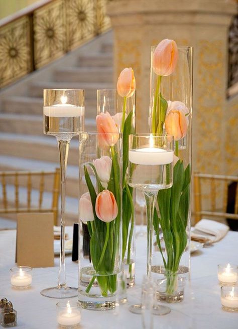 beautiful spring wedding centerpieces of tulips Spring Wedding Centerpieces, Tulip Centerpiece, Tulip Wedding, Spring Table Decor, Spring Centerpiece, Budget Ideas, Simple Centerpieces, Wedding Floral Centerpieces, Spring Wedding Flowers