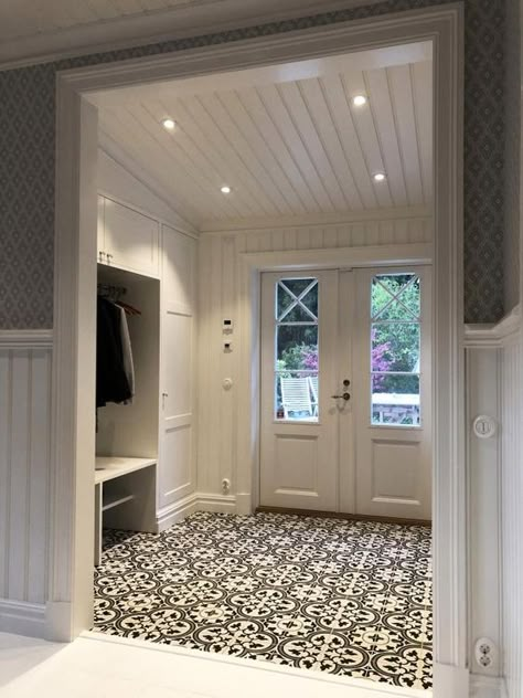 Mudroom Decor, Mudroom Design, Foyer Design, Home Entrance Decor, House Entrance, Home Reno, Design Case, House Inspo, House Inspiration