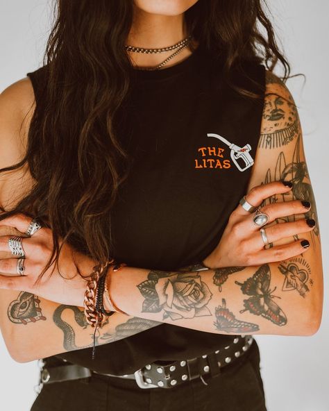 Hell Babes on Instagram: “Rolling fast⚡️. #hellbabes” Motorcycle Riding Gear, Edgy Woman, Comfortable Hoodies, Creative Fashion Photography, Oufits Casual, Deep Roots, Motorcycle Riding, Ex Machina, Riding Gear