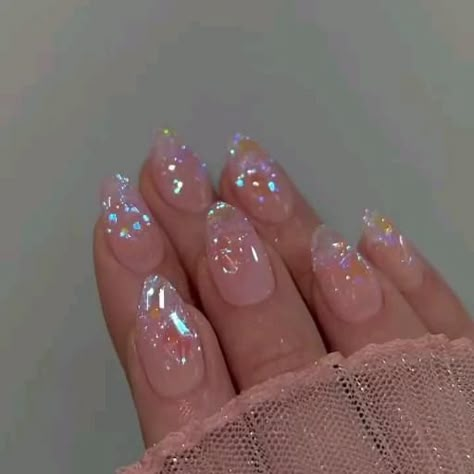 Korean Nail Art Sparkle, Shiny Oval Nails, Airadesent Nails, Sheer Holographic Nails, Natural Nail With Glitter, Sparkle Flake Nails, Translucent Gel Nails, Super Glitter Nails, Clear Glass Nails