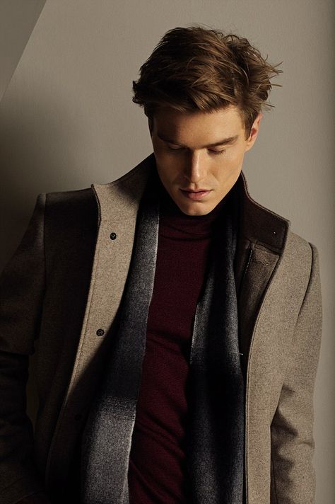 Oliver Cheshire is the new face of Marks & Spencer's Autograph line #dailymail Chiseled Jaw, Oliver Cheshire, Supermodel Body, Calvin Klein Models, Agyness Deyn, Pixie Lott, Best Dressed Man, David Gandy, Old London