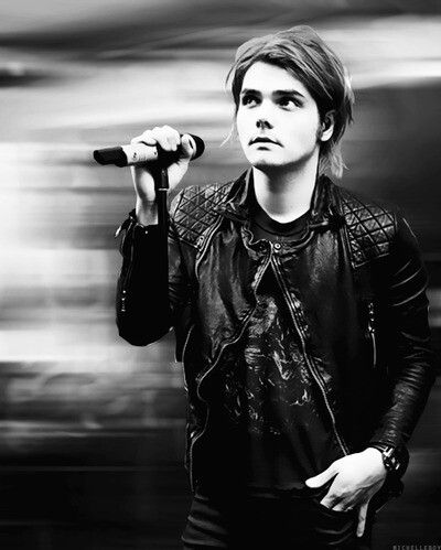 Gerard Way of My Chemical Romance -  Welcome to the black parade mother fucker! #RIP Gerard Way Birthday, Gerard Way Danger Days, Danger Days, Chica Cool, Palaye Royale, Black Parade, Mikey Way, I'm With The Band, Frank Iero