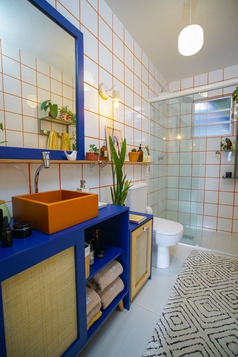 Bold Bathroom, Beach Bedroom Decor, Toilet Design, Bathroom Inspiration Decor, Maximalism, Small Bathroom Decor, Home Design Decor, Urban Jungle, Creative Decor