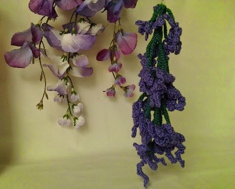 A slightly challenging free pattern for a realistic crocheted wisteria flower. Wisteria Crochet Pattern, Crochet Wisteria, Teapot Flowers, Yarn Craft Ideas, Crochet House, Crochet Decorations, Crochet Poppy, Crochet Plants, Craft Hobbies