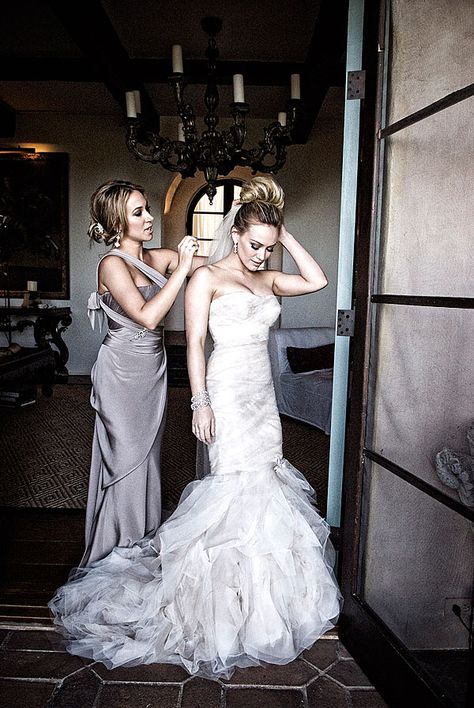 #SGWeddingGuide: Hilary Duff's stunning wedding dress is just one of the 35 best celebrity wedding dresses of all time. Hilary Duff Wedding Dress, Hilary Duff Wedding, Hillary Duff Wedding, Celebrity Wedding Dresses, Maid Of Honour Dresses, Grey Bridesmaid Dresses, Hilary Duff, Wedding Pics, Wedding Bridesmaid Dresses