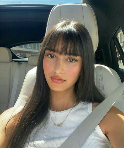 Girl With Bangs, Bangs With Medium Hair, Girls Hairstyles Braids, Haircuts For Medium Hair, Fringe Hairstyles, Long Hair With Bangs, Hairdo For Long Hair, Haircuts For Long Hair, Dye My Hair