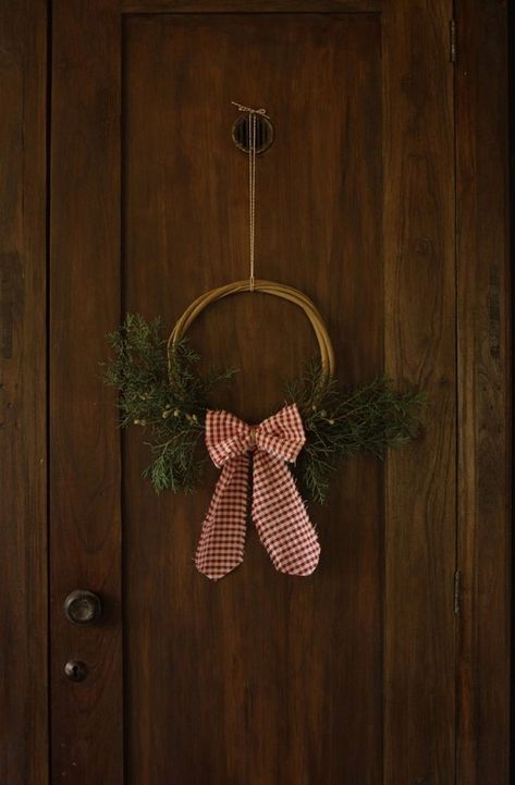 Christmas Wreaths Indoor, Recycled Christmas Decorations, Minimal Christmas, Cottage Christmas, Navidad Diy, Christmas Songs, Christmas Inspo, Merry Little Christmas, Christmas Mood