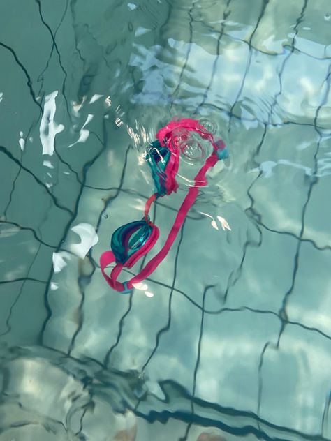 Swimming Goggles Aesthetic, Goggles Aesthetic, Pink Pool, Pool Aesthetic, Swimming Photos, Swimming Motivation, Swimming Pictures, Swimming World, I Love Swimming