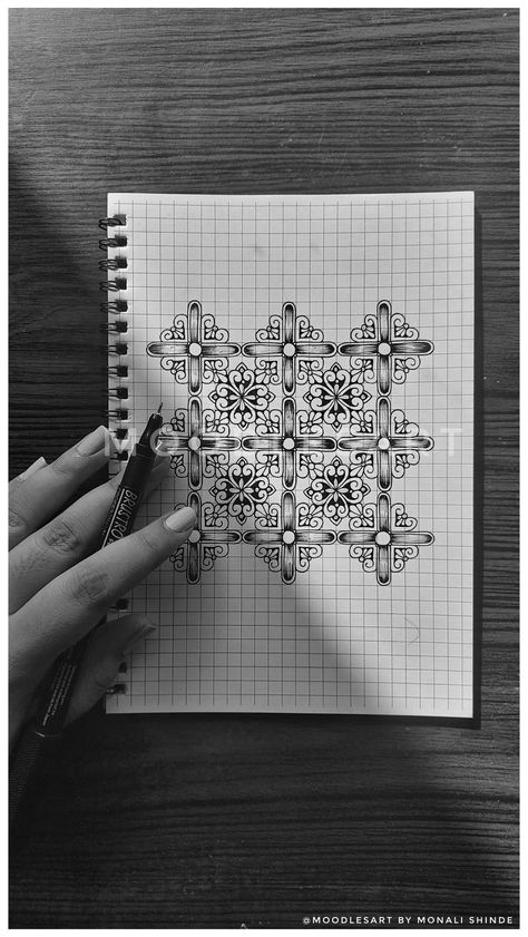 Mandala pattern tutorial Grid Doodles Graph Paper, Grid Paper Mandala, Grid Art Design, Grid Drawing Ideas Graph Paper, Mandala Filling Patterns, Graph Paper Drawings Doodles, Square Mandala Design, Grid Paper Art, Grid Mandala