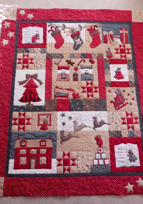 I saved this one so that I could have ideas for quilting, my Noel Vintage Spool quilt. Christmas Applique Patterns, Xmas Quilts, Colchas Quilting, Lynette Anderson, Christmas Quilt Blocks, Quilts Christmas, Snowman Quilt, Christmas Patchwork, Quilt Christmas