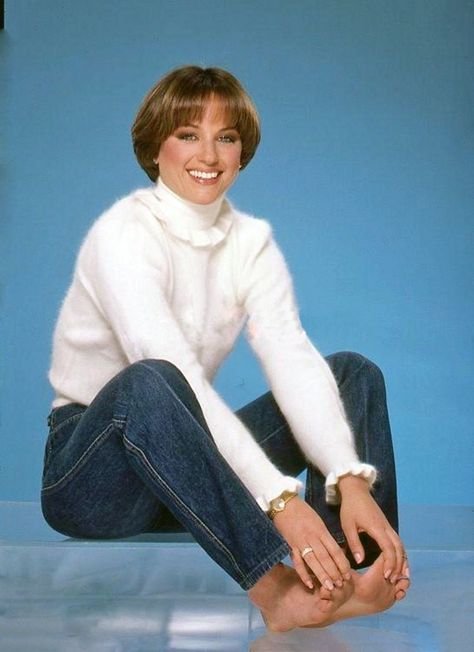 Dorothy Hamill Haircut, Allison Stokke, Hot Red Lipstick, Fresh Hairstyles, Dorothy Hamill, Basic Hairstyles, Pisces Rising, Cornrow Ponytail, Woman In Jeans