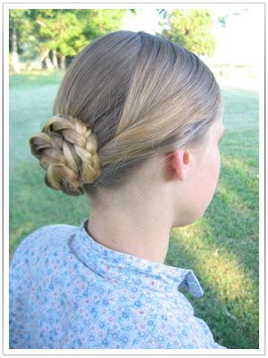 The Lady's Guide: a quick and simple 1860s hairstyle. 1860s Hairstyles, 1800s Hairstyles, Retro Updo, Historical Hairstyles, Vintage Hairstyles Tutorial, Victorian Hairstyles, The Victorian Era, Boho Hair, Historical Clothing