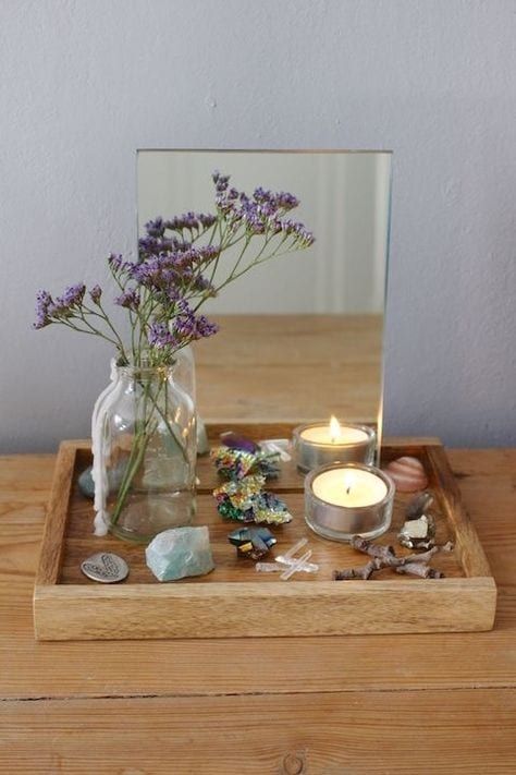 Sala Zen, Home Yoga Room, Yoga Meditation Room, Meditation Room Decor, Zen Den, Crystal Altar, Meditation Corner, Altar Ideas, Meditation Altar