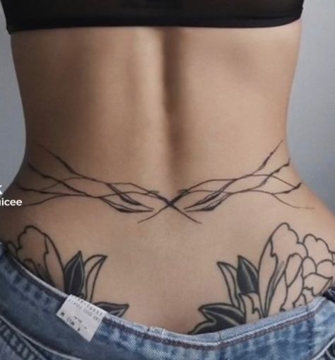 Waist Tattoos, Tattoos Geometric, Stomach Tattoos, Classy Tattoos, Back Tattoo Women, Ink Master, Discreet Tattoos, Subtle Tattoos, Small Tattoo Designs