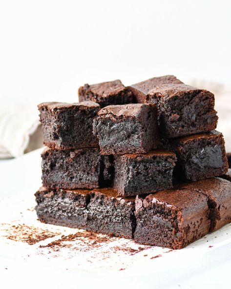 Thick Cocoa Brownies Cocoa Powder Brownies, Cocoa Brownies, Cake Mug, Brownie Ingredients, Fudgy Brownies, Chocolate Brownies, Brownie Recipes, Healthy Dessert, Dessert Bars