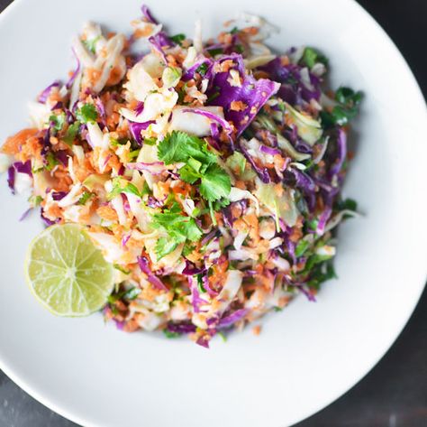 Tri-Colour Slaw with Lime Dressing Quick Easy Side Dishes, Asian Slaw Recipe, Barbecue Chicken Recipe, Asian Slaw, Resep Salad, Roasted Shrimp, Crunchy Salad, Slaw Recipes, Cabbage Slaw