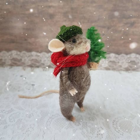 Felted Mice, Christmas Tree Handmade, Needle Felted Mouse, Felted Mouse, Tree Handmade, Needle Felted Christmas, Pastel Sec, Tiny Gifts, Felt Bunny