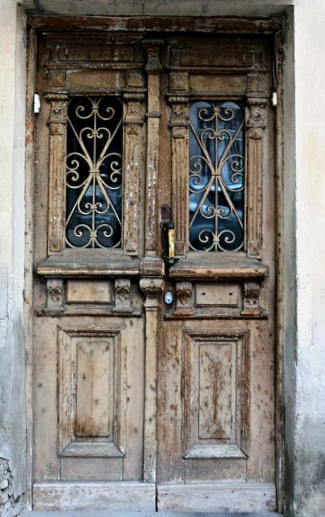 Painted Wooden Doors, Saudi Traditional, Font Door, Film Black And White, Interesting Doors, Recycled Door, European Doors, Old Wooden Doors, Gorgeous Doors