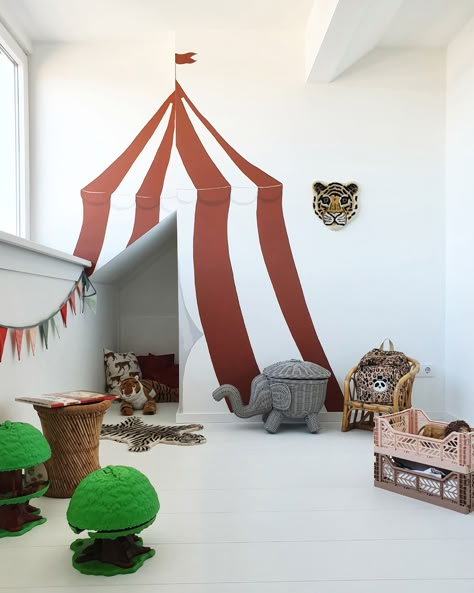 Circus Interior Design, Circus Furniture, Circus Playroom, Circus Mural, Circus Themed Bedroom, Circus Bedroom, Circus Core, Circus Room, Circus Nursery