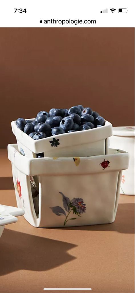 Ceramic Berry Basket Diy, Clay Berry Basket, Ceramic Berry Basket, Berry Baskets, Air Dry Clay Projects, Diy Basket, Ceramics Ideas Pottery, Air Dry Clay, Hand Painted Ceramics