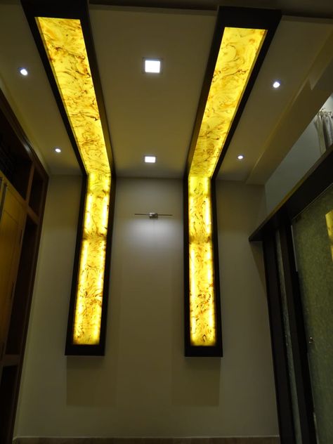 Here you will find photos of interior design ideas. Get inspired! Alabaster Sheet Interior, Alabaster Interior Walls, Onyx Marble Wall Interior Design, Alabaster Sheet, Geberit Toilet, Golden Toilet, Flexible Stone Veneer, Home Bar Counter, Marble Sheets